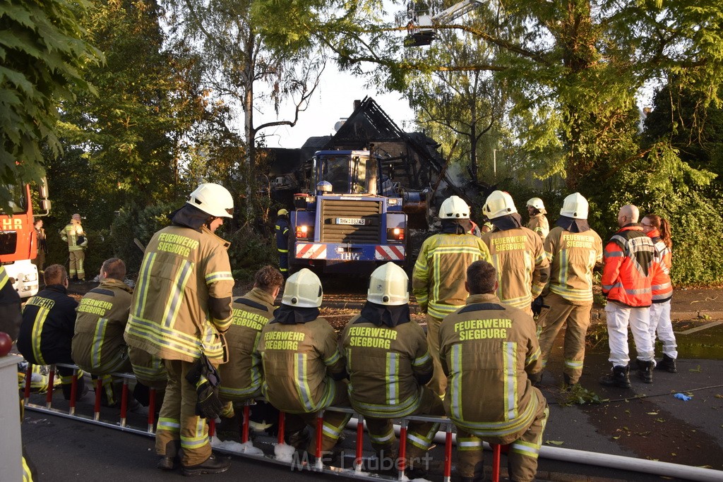 Grossfeuer Einfamilienhaus Siegburg Muehlengrabenstr P1037.JPG - Miklos Laubert